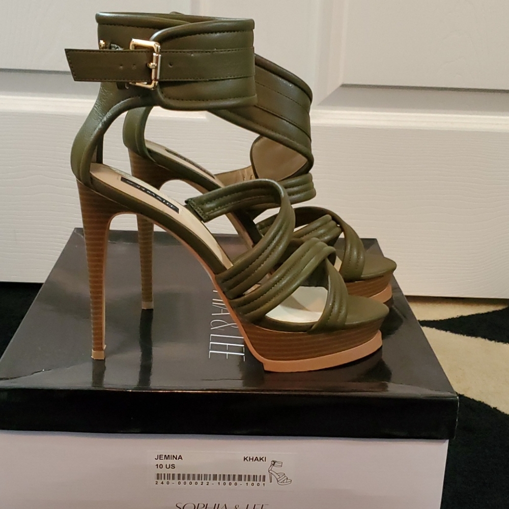 Heels - Picture 3 of 3